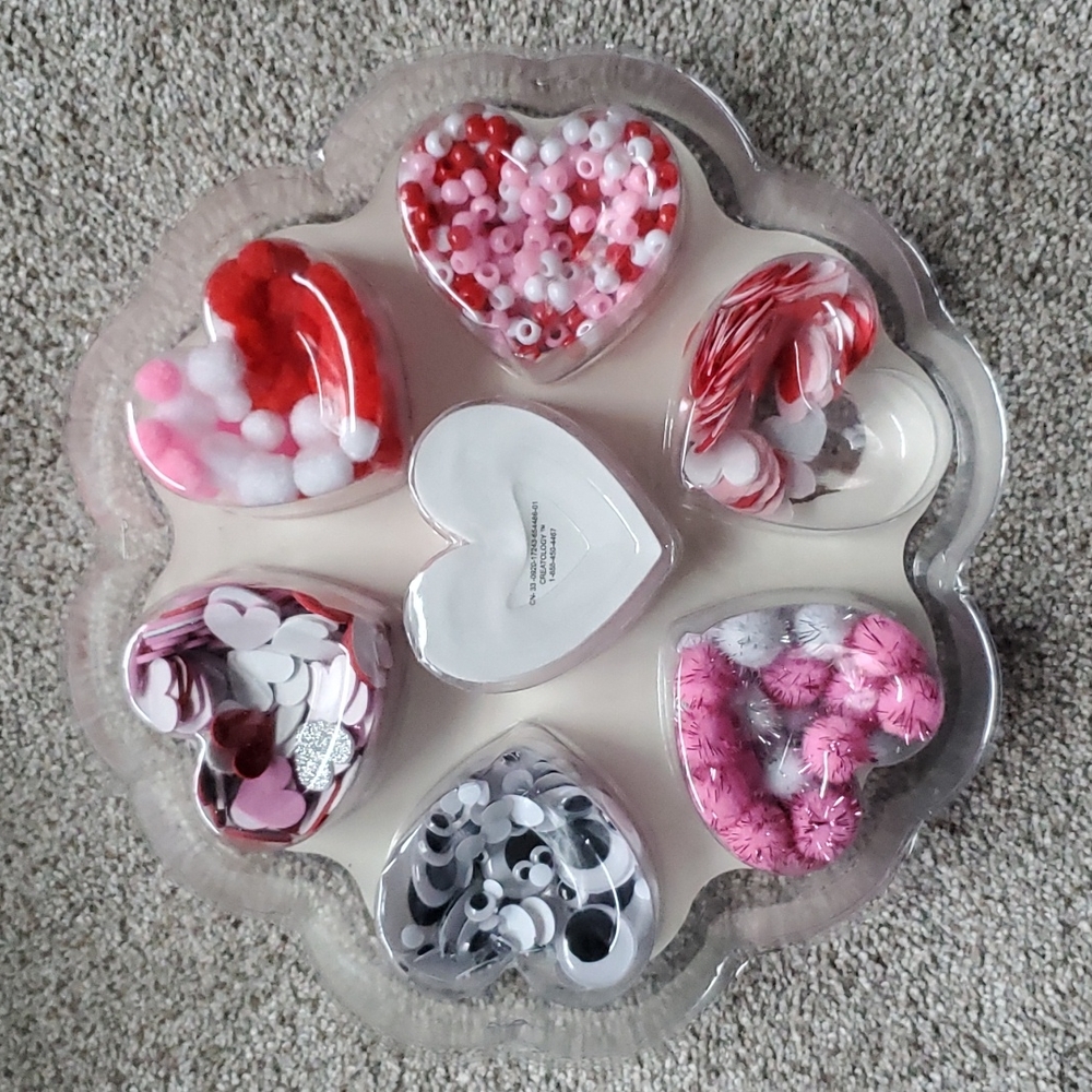 CREATOLOGY VALENTINE BASICS TRAY - Picture 2 of 4